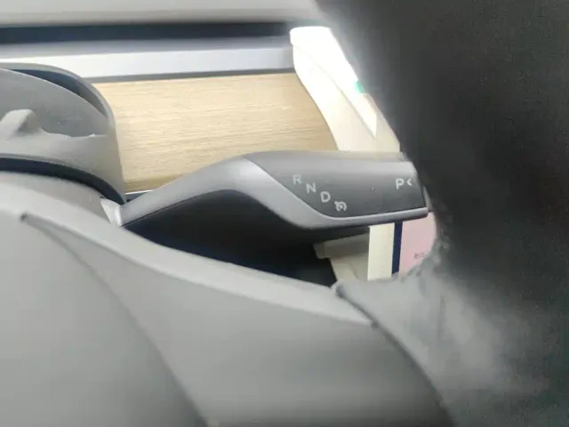 Tesla Model Y — Фото автомобиля 16