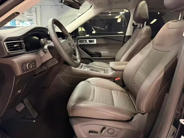 Ford Explorer — Фото автомобиля 4