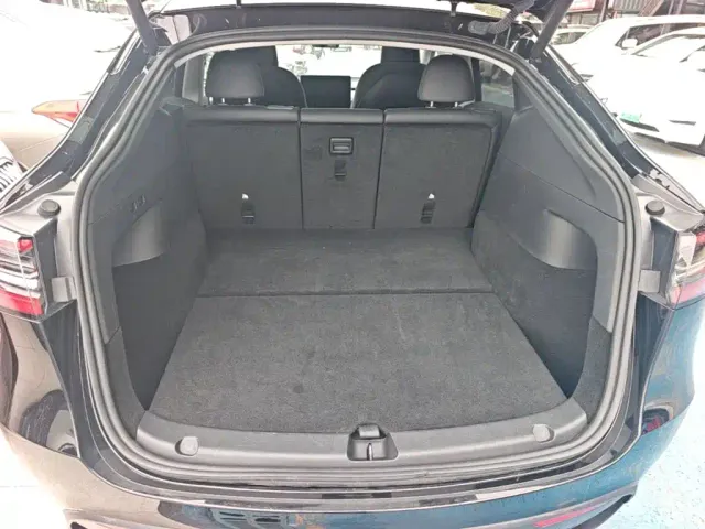 Tesla Model Y — Фото автомобиля 18