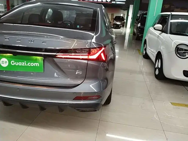 Roewe i5 — Фото автомобиля 7