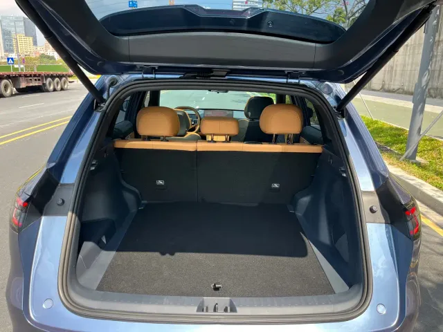 Geely Galaxy Starship 7 EM-i — Фото автомобиля 16