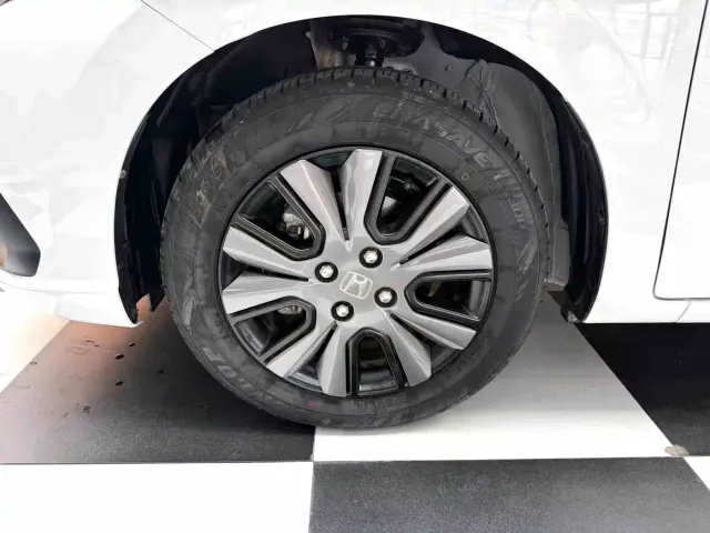 Honda Fit — Фото автомобиля 4