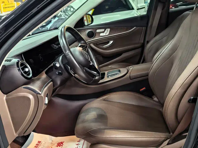 Mercedes-Benz E-Class — Фото автомобиля 4
