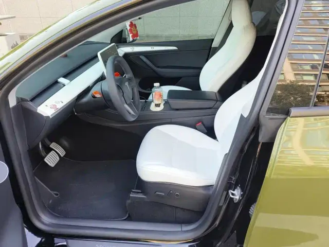 Tesla Model Y — Фото автомобиля 9