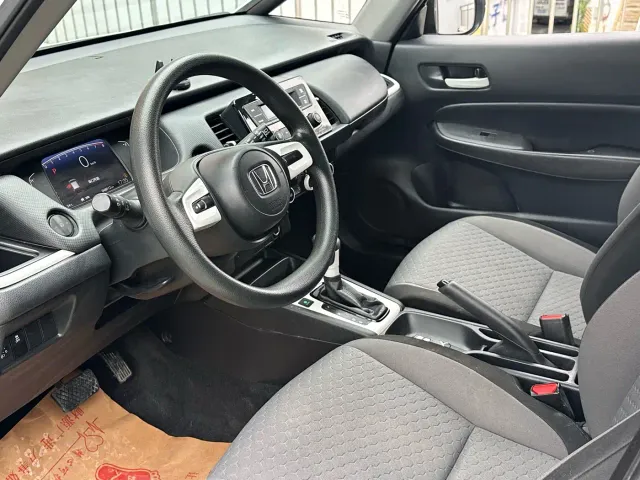 Honda Fit — Фото автомобиля 3
