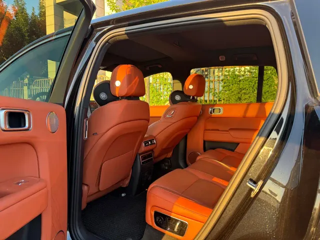 Li Auto L7 — Фото автомобиля 11
