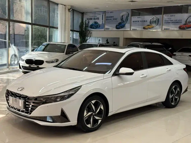 Фотография автомобиля — Hyundai Elantra