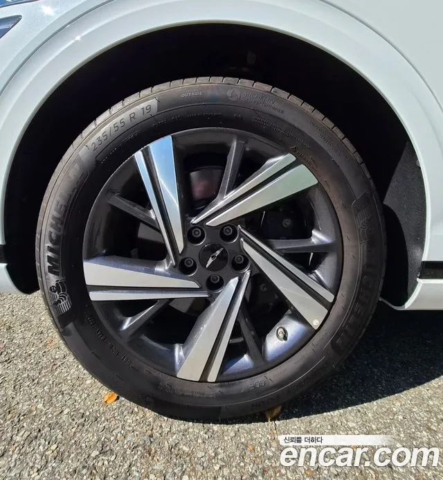 Genesis GV70 — Фото автомобиля 5