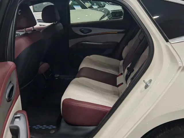 BYD Seal 07 DM-i — Фото автомобиля 12