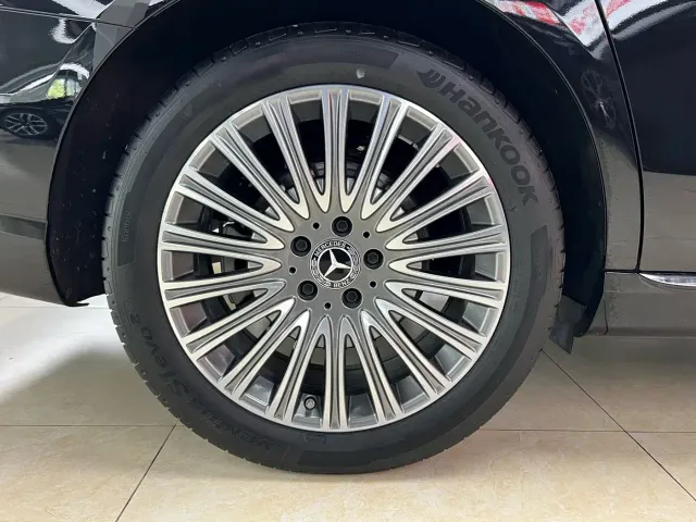 Mercedes-Benz E-Class — Фото автомобиля 29