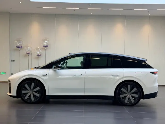 Li Auto i6 — Фото автомобиля 7