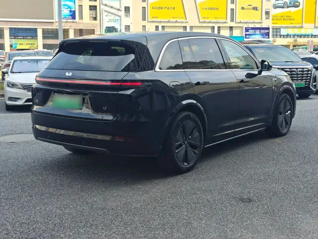 Li Auto L7 — Фото автомобиля 4
