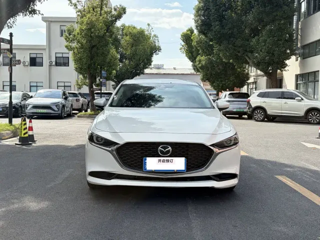 Mazda Axela — Фото автомобиля 3