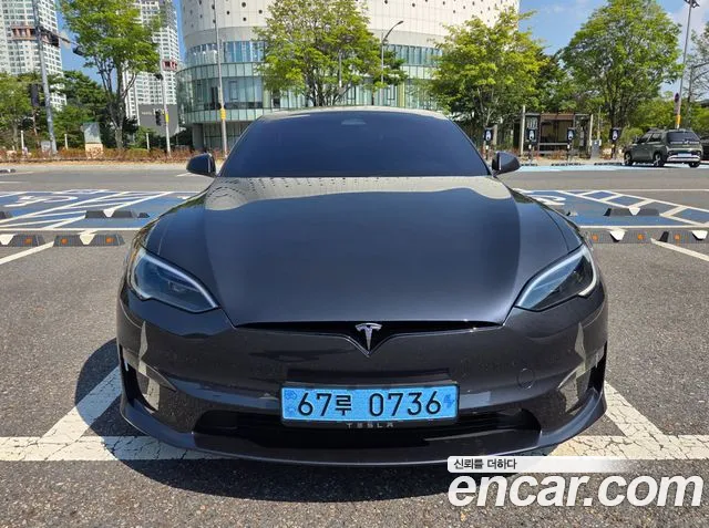 Tesla Model S — Фото автомобиля 3