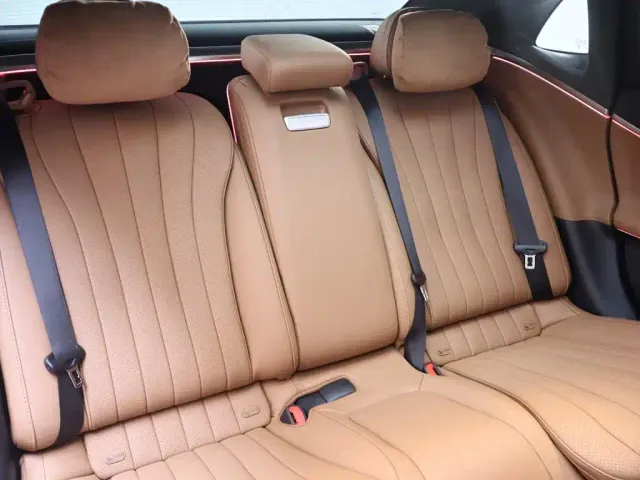 Mercedes-Benz E-Class — Фото автомобиля 23