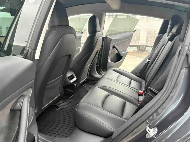 Tesla Model 3 — Фото автомобиля 11