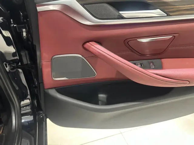 BMW 5 Series — Фото автомобиля 6