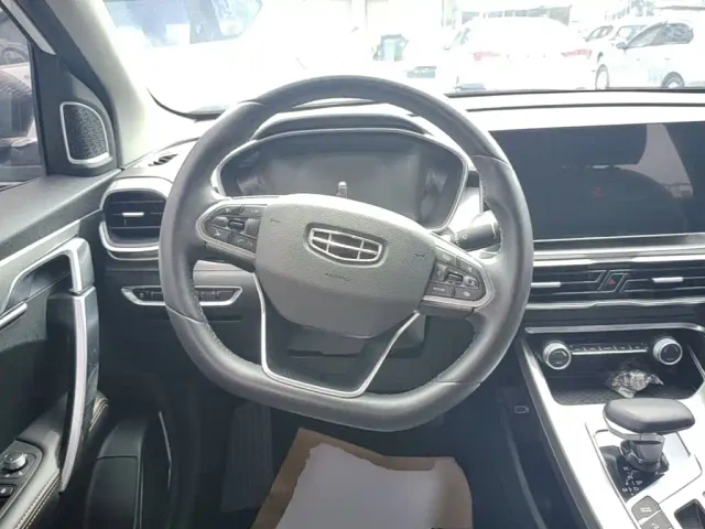 Geely Binyue — Фото автомобиля 10