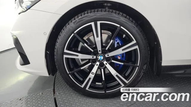 BMW 5-Series 5 серия (G60) 530i xDrive M Sport — Фото автомобиля 4