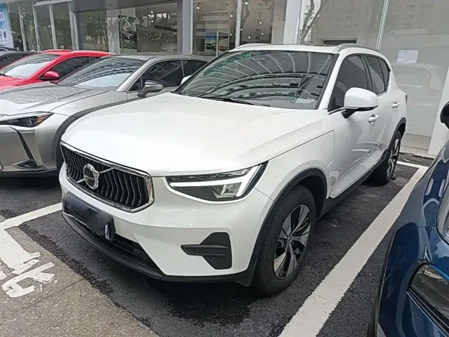 Фотография автомобиля — Volvo XC40