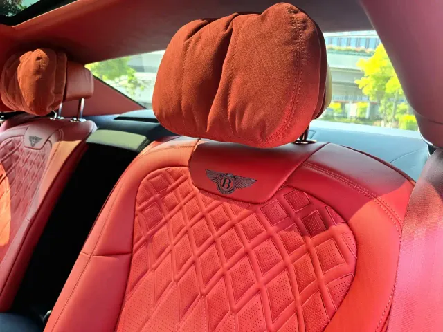 Bentley Flying Spur — Фото автомобиля 11