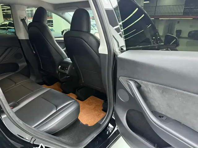 Tesla Model Y — Фото автомобиля 18