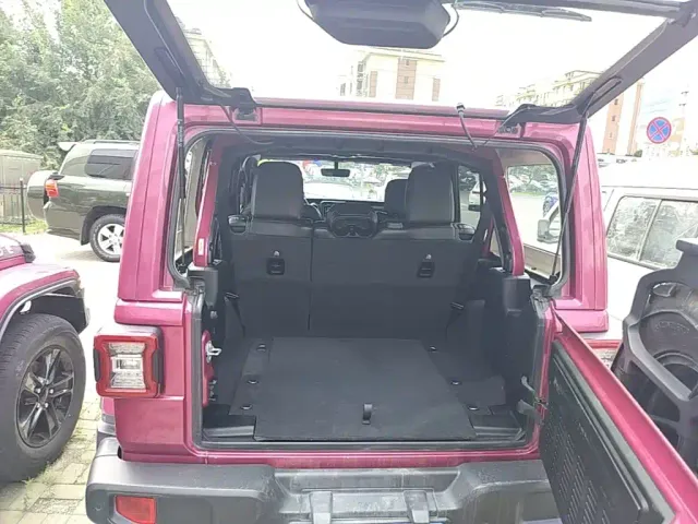 Jeep Wrangler — Фото автомобиля 18