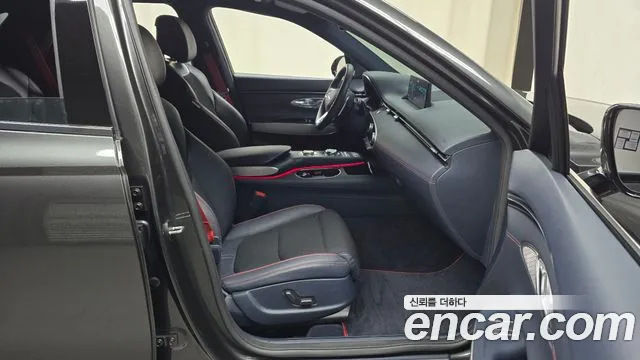 Genesis GV70 — Фото автомобиля 16