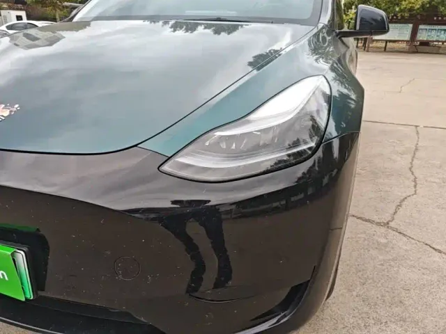 Tesla Model Y — Фото автомобиля 23