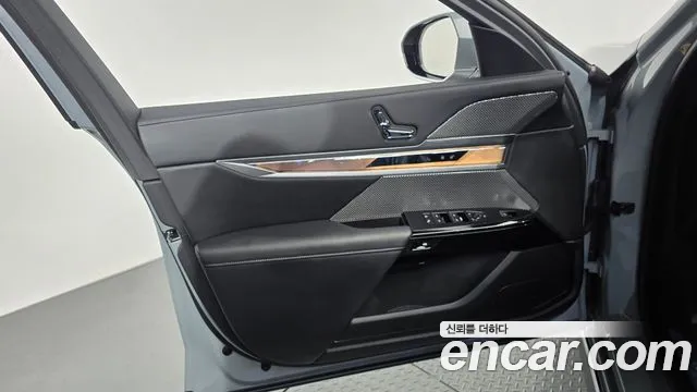 BMW 7-Series 7 серия (G70) 740i xDrive M Sport — Фото автомобиля 20