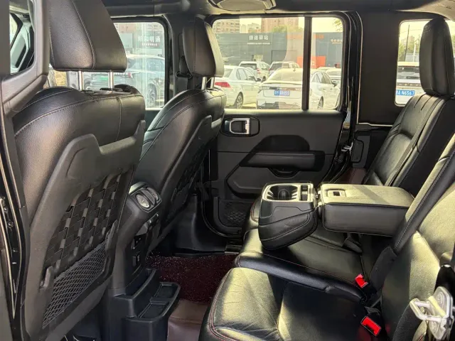 Jeep Wrangler — Фото автомобиля 6