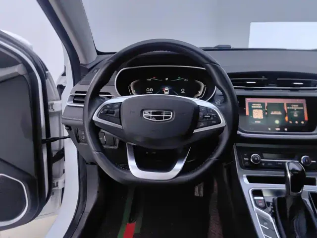 Geely Emgrand — Фото автомобиля 15