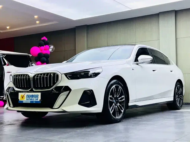 Фотография автомобиля — BMW 5 Series