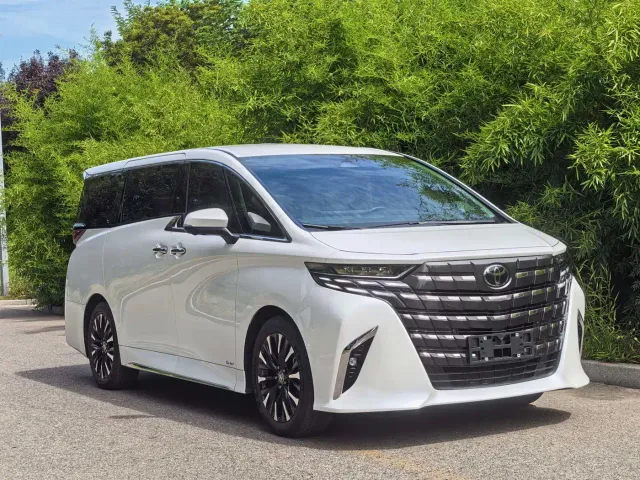 Toyota Alphard — Фото автомобиля 3