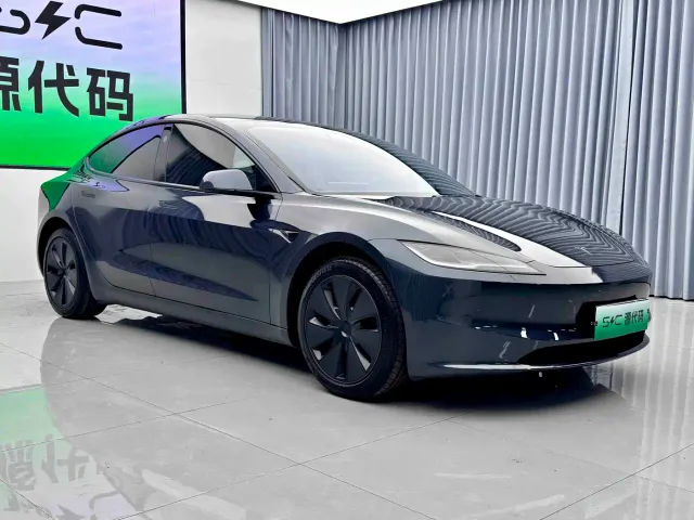 Tesla Model 3 — Фото автомобиля 6