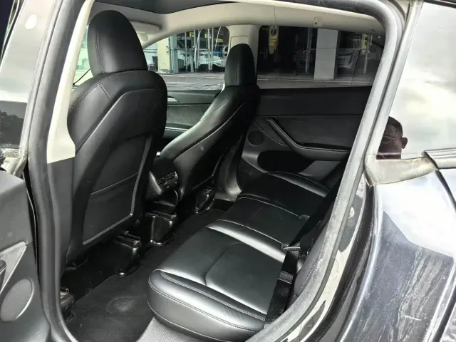 Tesla Model Y — Фото автомобиля 6