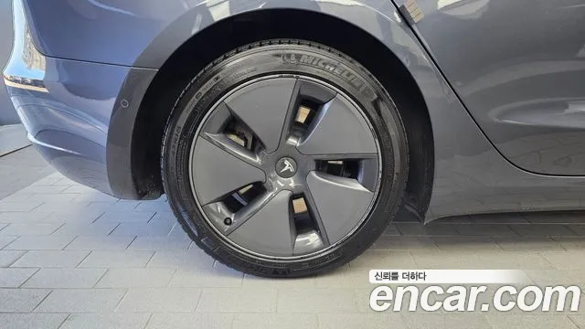 Tesla Model 3 — Фото автомобиля 5