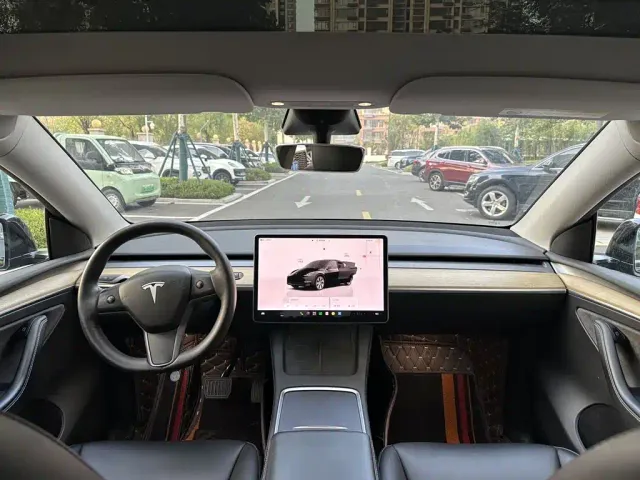 Tesla Model Y — Фото автомобиля 5