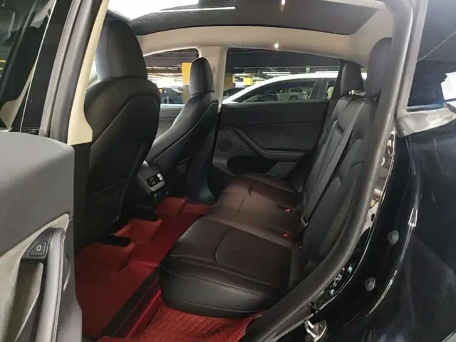 Tesla Model Y — Фото автомобиля 16