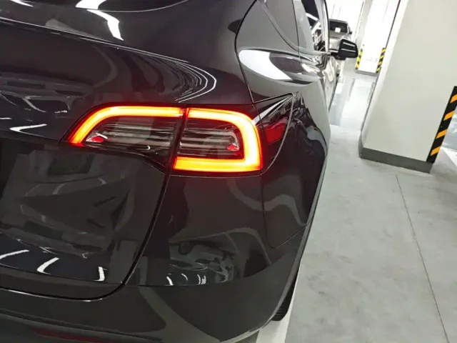 Tesla Model Y — Фото автомобиля 7