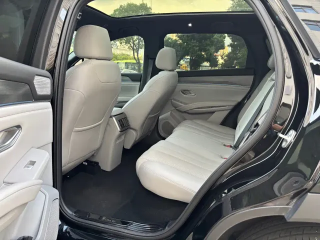 BYD Song Ultra — Фото автомобиля 13