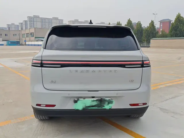 Leapmotor C10 — Фото автомобиля 9