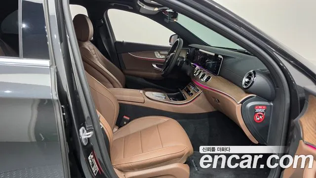 Mercedes-Benz E-Class — Фото автомобиля 23