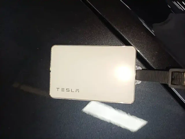Tesla Model Y — Фото автомобиля 8