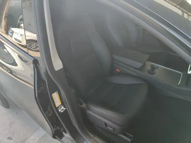 Tesla Model Y — Фото автомобиля 24