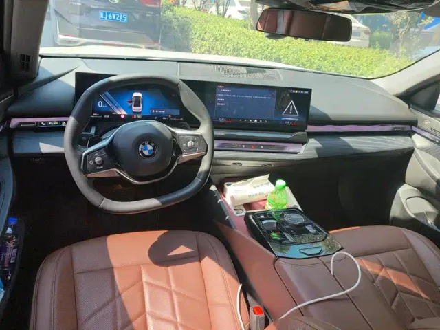 BMW 5 Series — Фото автомобиля 12