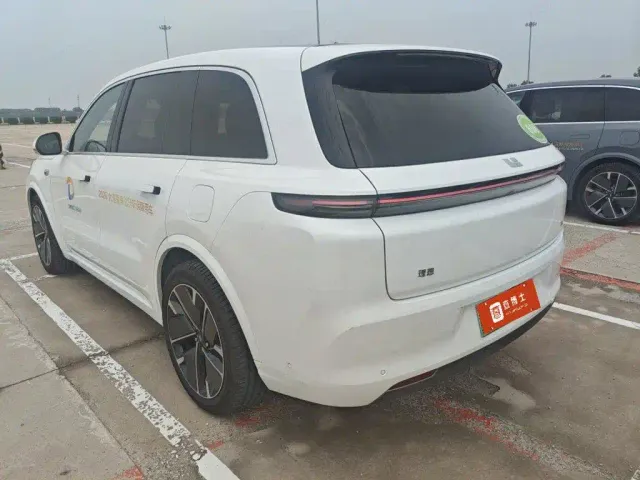 Li Auto L8 — Фото автомобиля 5