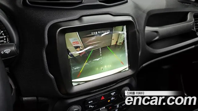 Jeep Renegade — Фото автомобиля 15