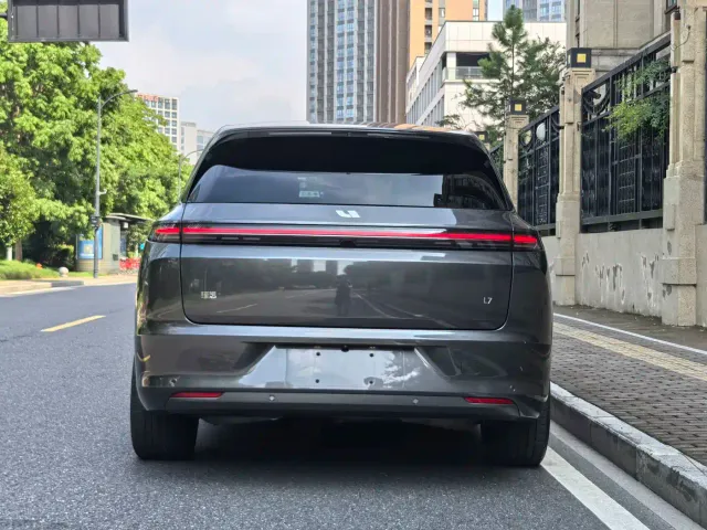 Li Auto L7 — Фото автомобиля 5