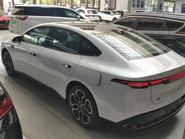 Nissan N7 — Фото автомобиля 4